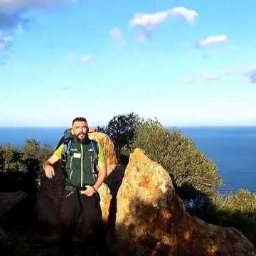 Mare, un vulcano spento e storia: “Sardegna Fuori Rotta” alla scoperta di Capo Ferrato