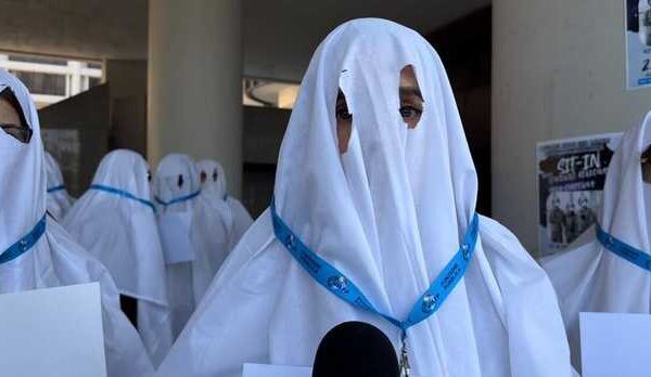 A Cagliari la protesta degli oss fantasma di fronte al Consiglio regionale