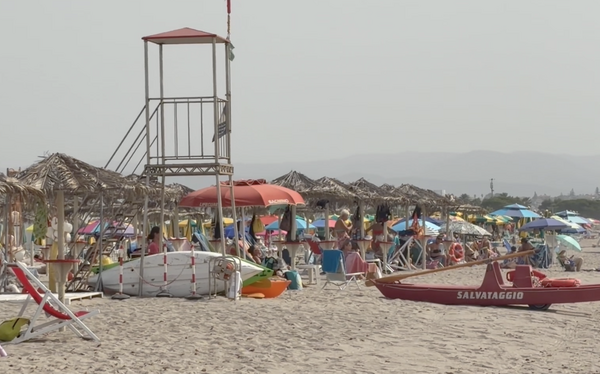 Poetto, il ruolo dei bagnini  tra salvataggi e prevenzione