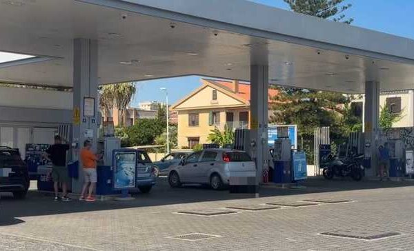 Gasolio sempre più caro in Sardegna: 2,116 euro al litro, automobilisti stremati
